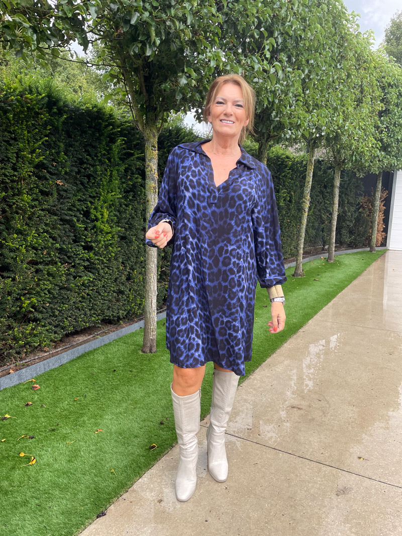 Blauw kleedje met panterprint