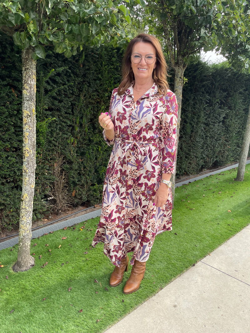 Kleed met bordeaux print