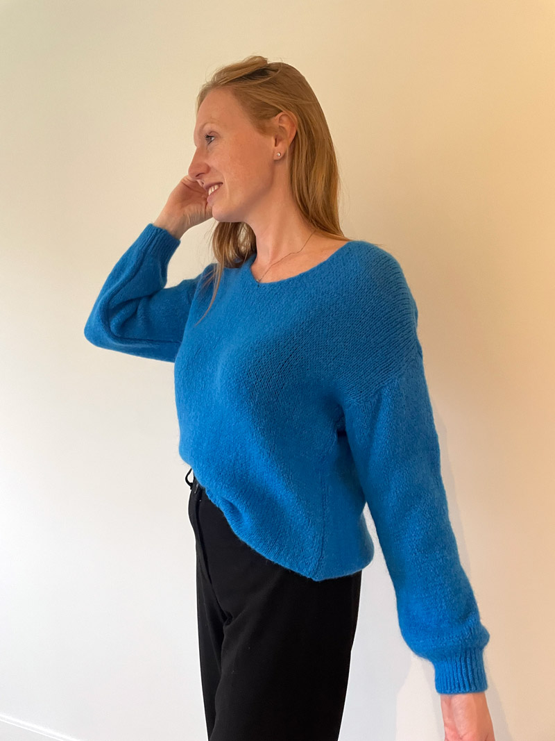 Fel blauwe trui deals