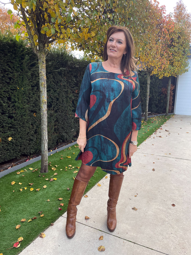 Kort blauw kleedje met print