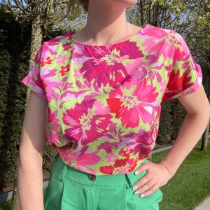 Roze bloesje met bloemenprint