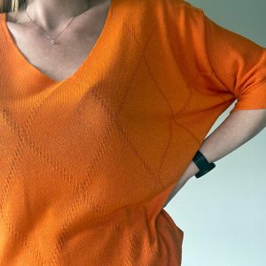 Oranje truitje met lijntjes