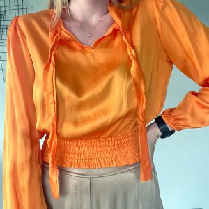 Oranje bloes met lange mouwen