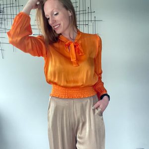 Oranje bloes met lange mouwen