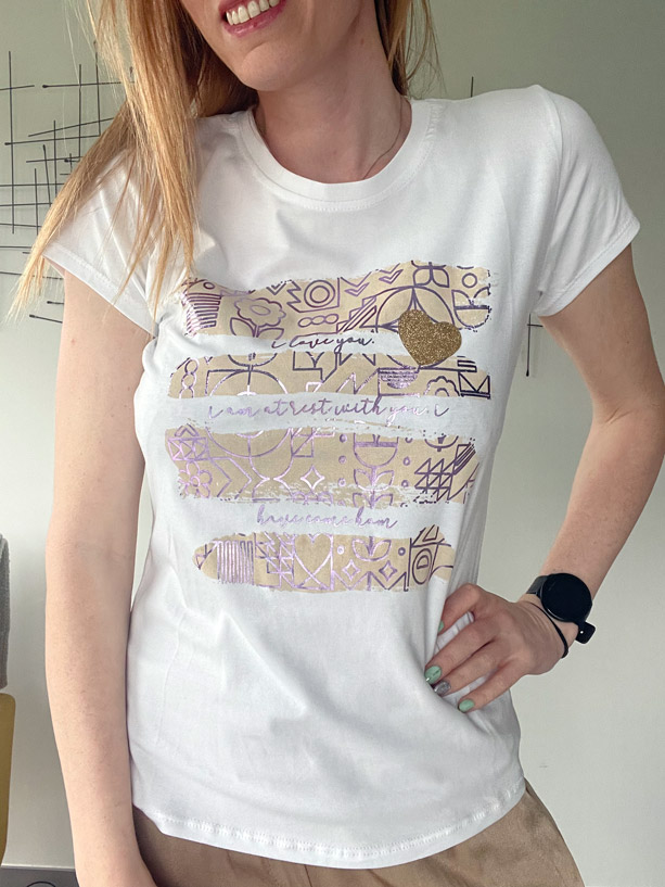 Wit t-shirt met paarse print