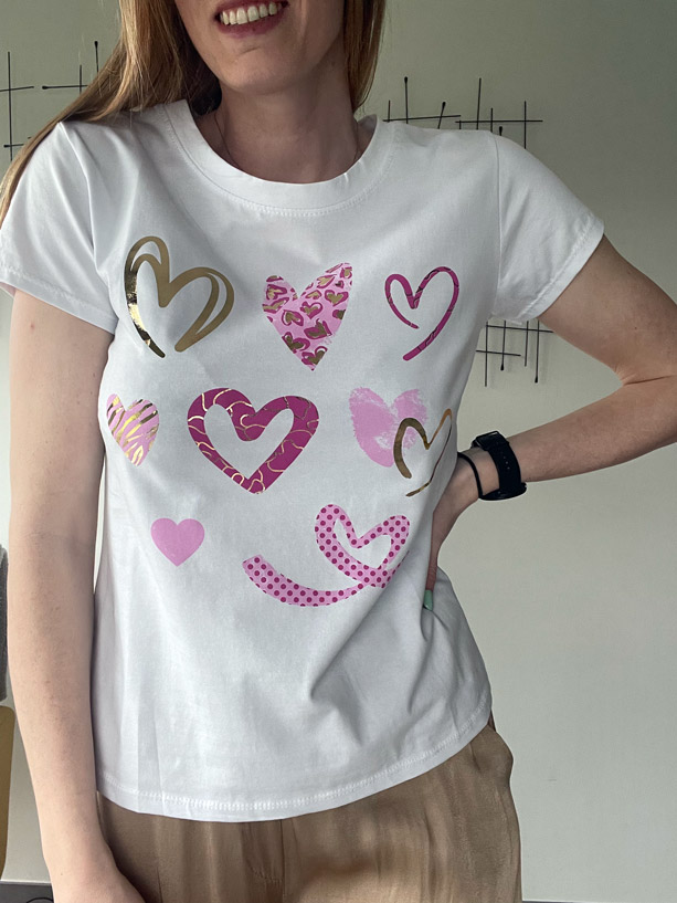 Wit t-shirt met roze hartjes