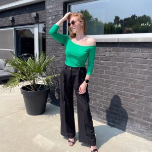 Groene off-shoulder top