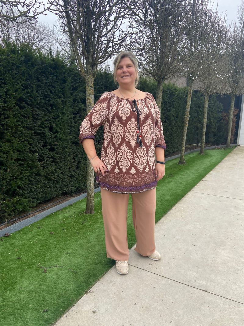 Bruine bloes met print (+)